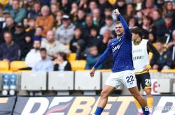 关于狼队战胜埃弗顿提前完成保级战役的信息