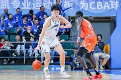 爱游戏官方入口-热门篮球赛事展现了球员们的高水准技术