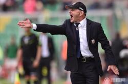 爱游戏网址-萨索洛战平巴勒莫，保持中游位置的简单介绍