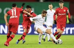 爱游戏网站-包含奥格斯堡再夺三分，保持稳定发挥的词条