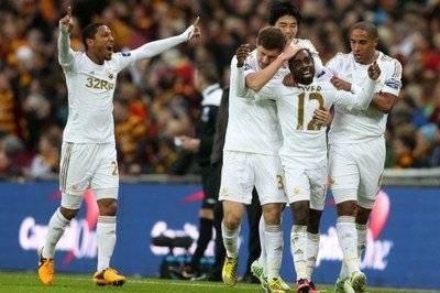 包含斯旺西防守稳固，完成多场零封比赛的词条