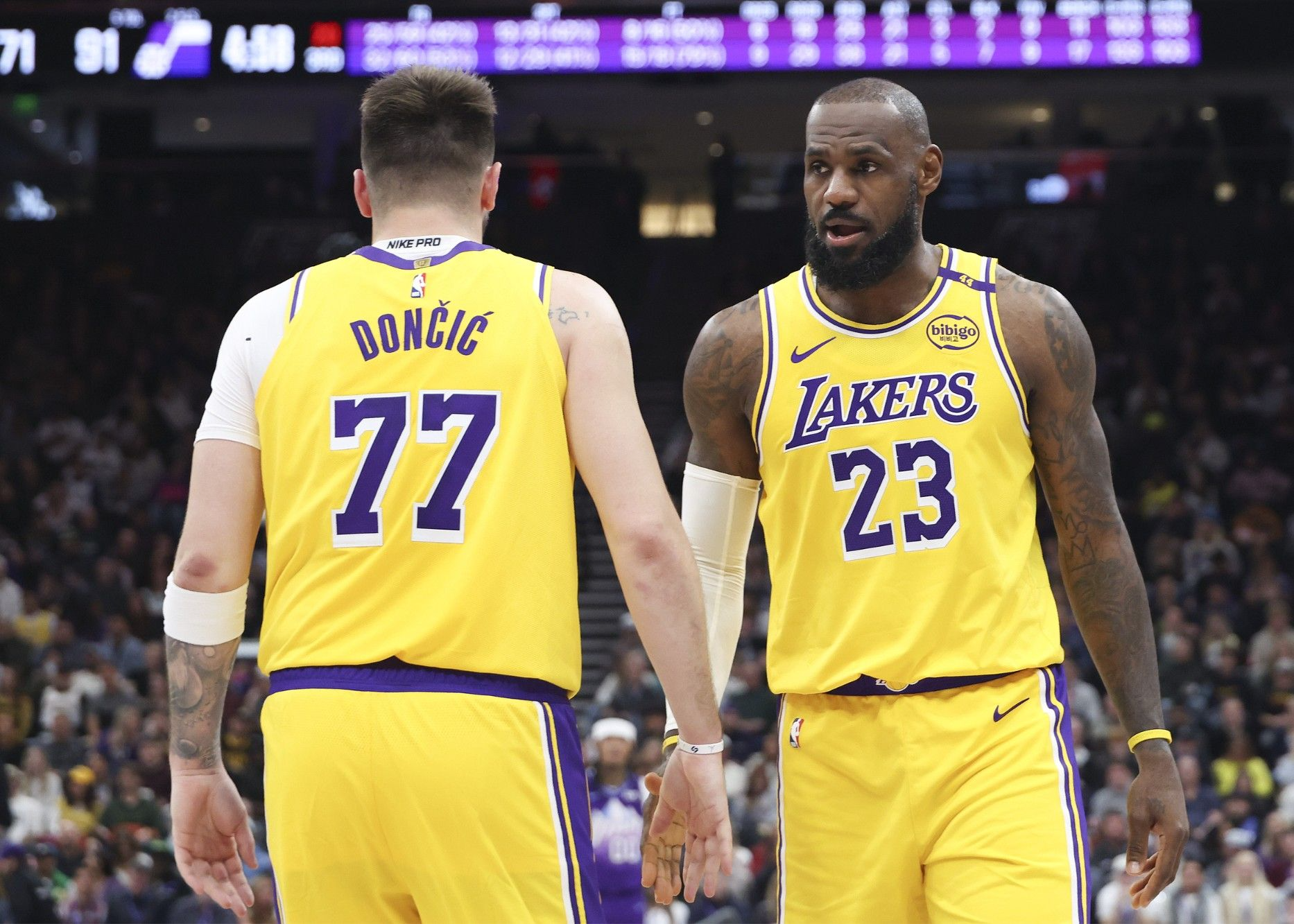 詹姆斯再度砍下双，领衔湖人队取得系列赛领先！