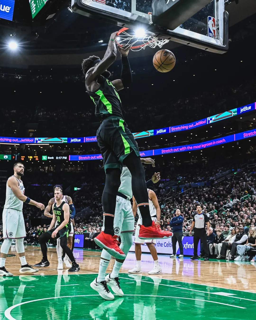 NBA季后赛揭幕，凯尔特人备受瞩目