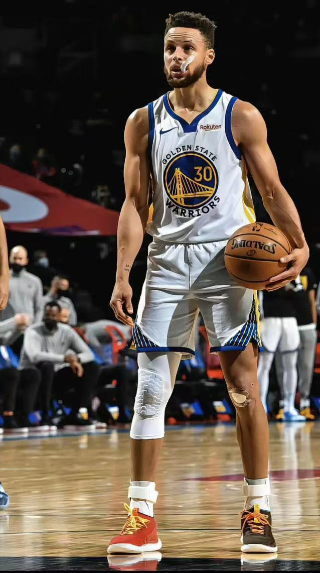 勇士主场力克国王,库里再度爆发 勇士主场力克国王,库里再度爆发