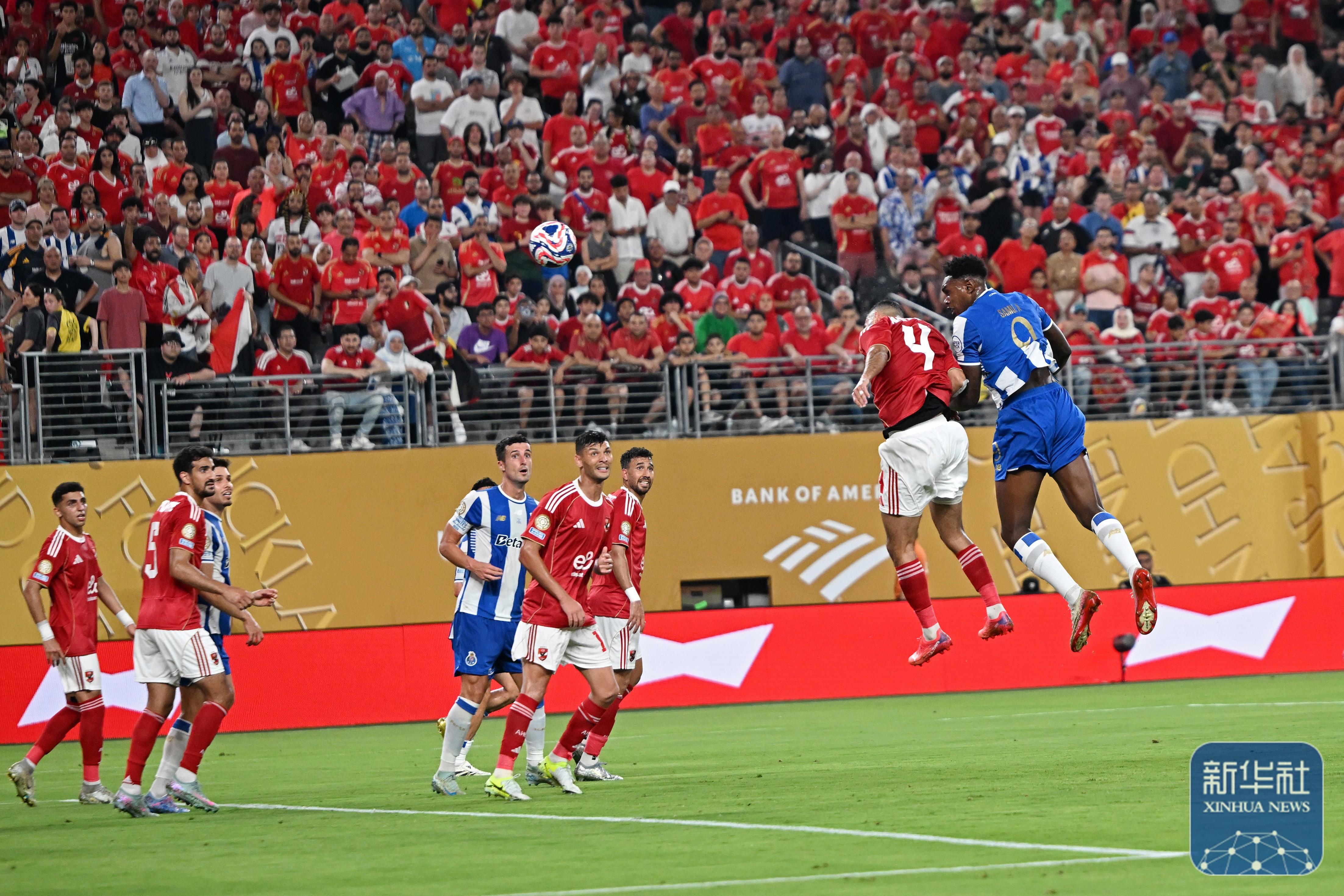 波兰队在比赛中战胜了瑞典队，小组阶段出线