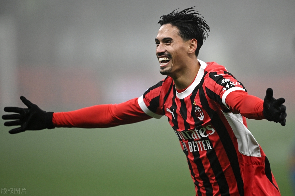 包含绿巨人AC米兰连平双连败，卫冕冠军身败名裂的词条