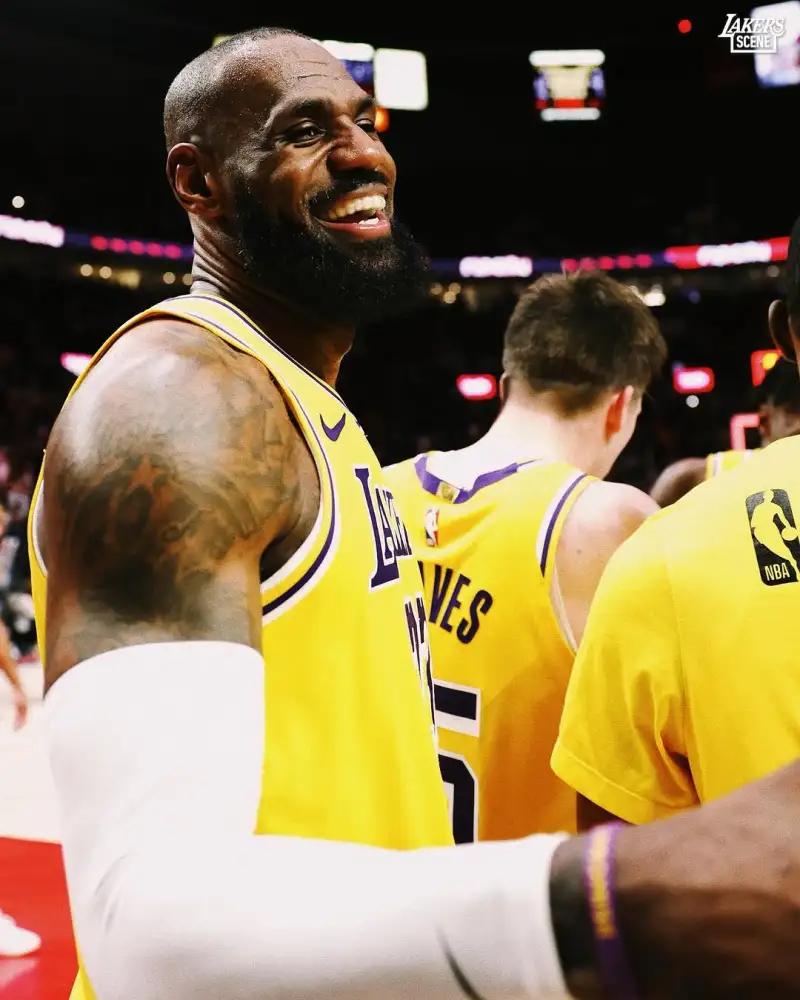 关于湖人队球员互相鼓励,备战士气高涨的信息 关于湖人队球员互相鼓励,备战士气高涨的信息