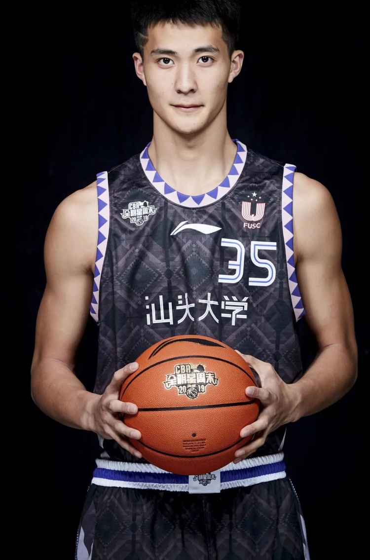 篮球职业联赛的明星球员亮相