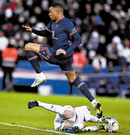 包含大巴黎主场获胜,继续领跑法甲联赛一线阵营的词条 包含大巴黎主场获胜,继续领跑法甲联赛一线阵营的词条