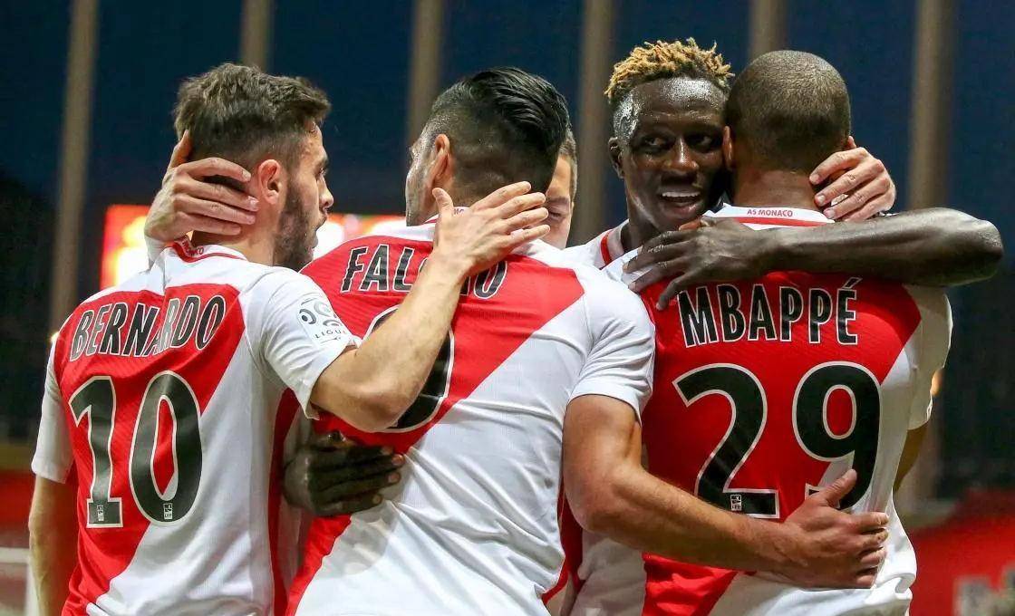 摩纳哥迎战里昂，两队实力均衡