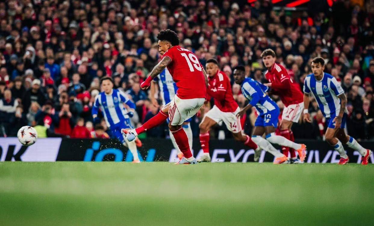 阿斯顿维拉夺得胜利,展现实力 阿斯顿维拉夺得胜利,展现实力