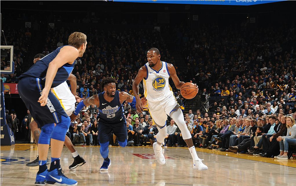 勇士客场负于小牛,陷入失败深渊迅速调整! 勇士客场负于小牛,陷入失败深渊迅速调整!