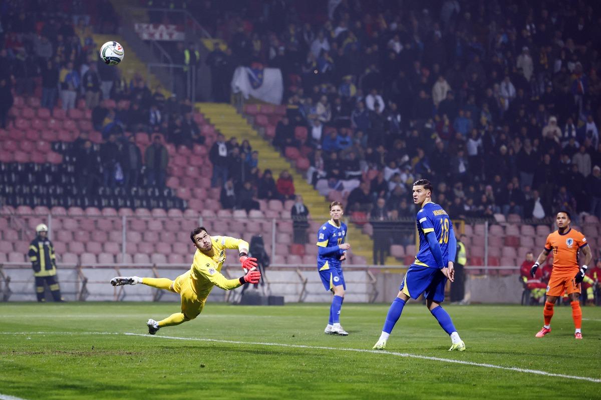 精彩的足球比赛吸睛百万观众 精彩的足球比赛吸睛百万观众