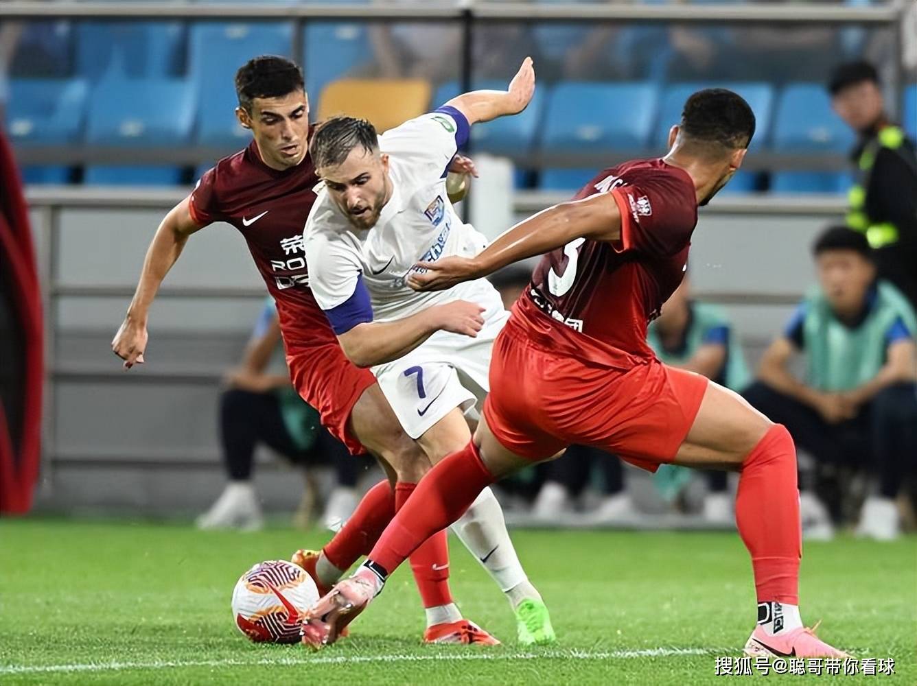 关于上海上港防守坚固,力保不败的信息 关于上海上港防守坚固,力保不败的信息