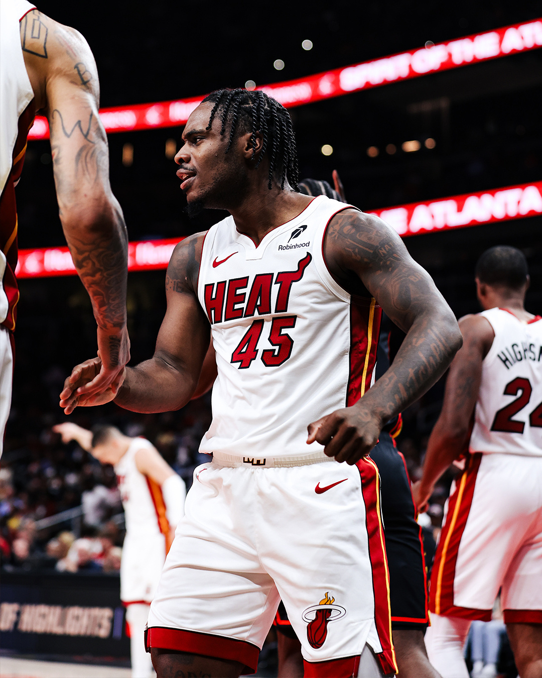 热火球员表现抢眼，成为球队得分王的简单介绍