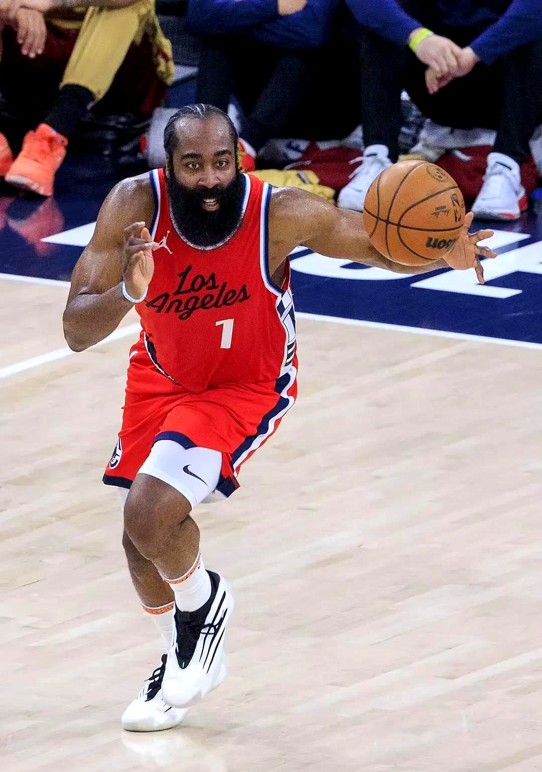 包含快船取得一场宝贵胜利，士气大振的词条