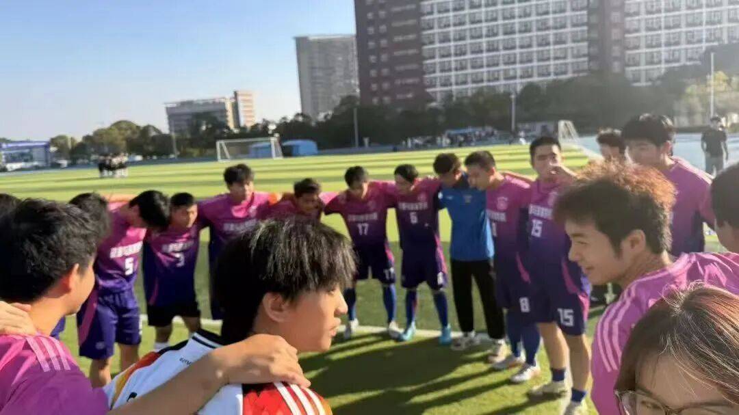 关于足球赛事精彩无限，各队实力拼搏的信息