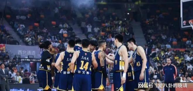 CBA常规赛广州队主场惊险险胜山西队，豪取七连胜