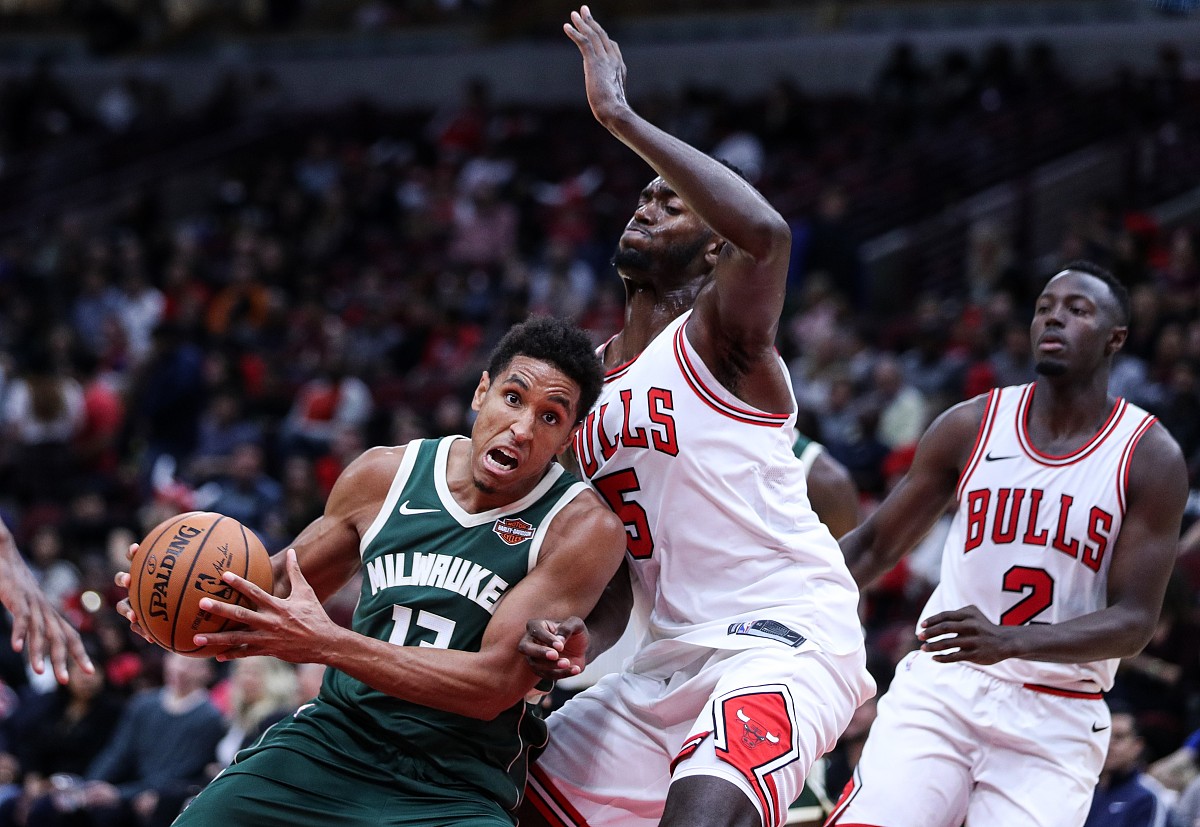 包含猛龙豪取雄鹿胜利，比赛场面激烈精彩的词条